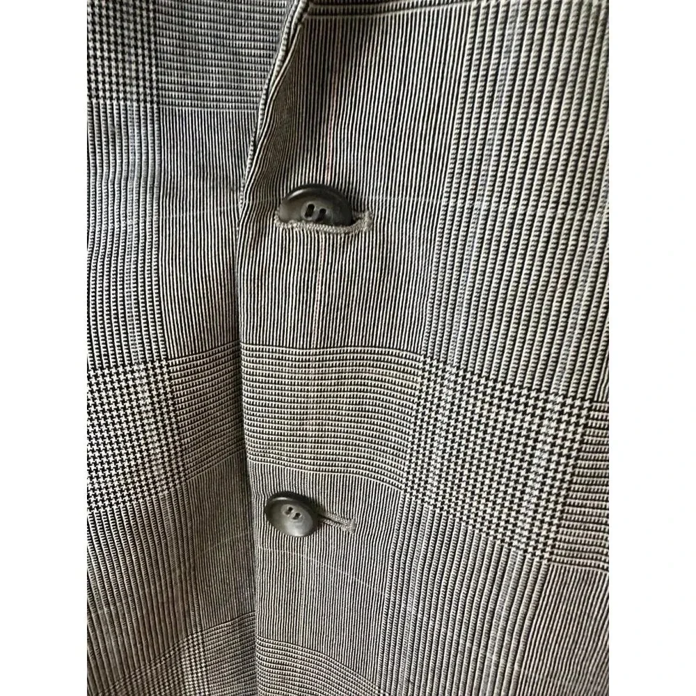 Men’s size Large Black & White plaid Blazer